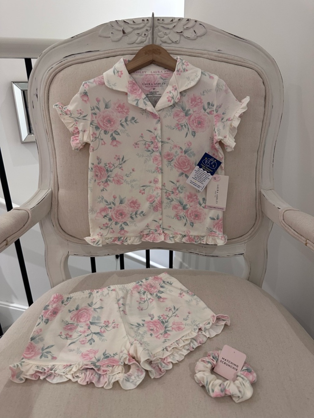 🦢 3T Laura Ashley Cream and Pink Floral Ruffle Pajama Set with Scrunchie NWT